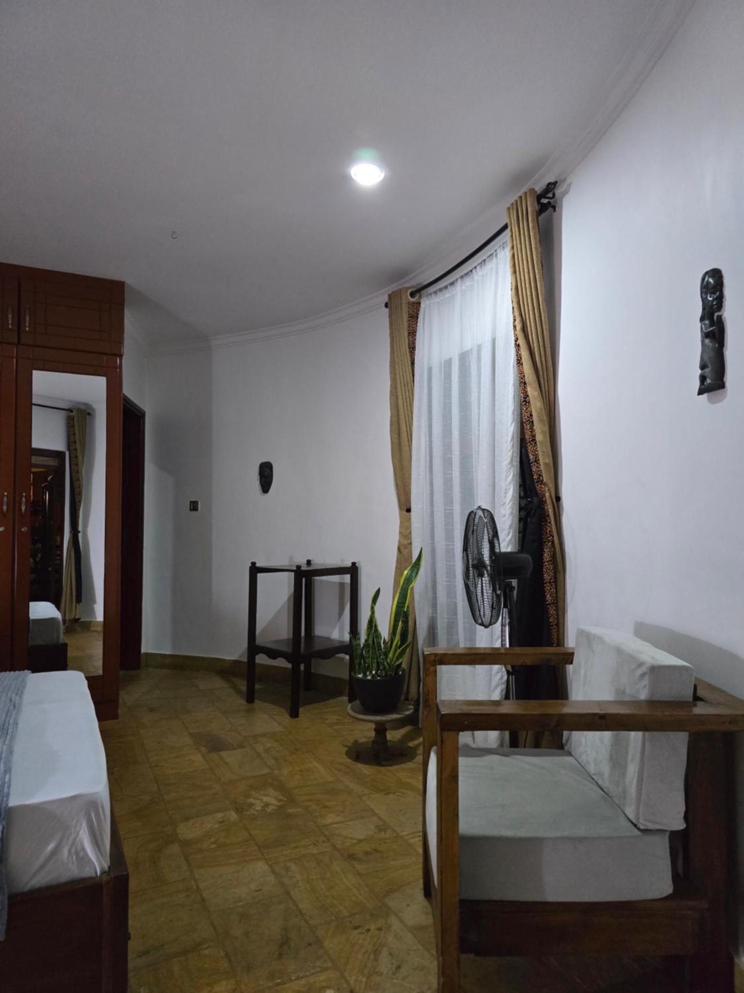 מושי Sprunger Avenue - Tulia Homes חדר תמונה