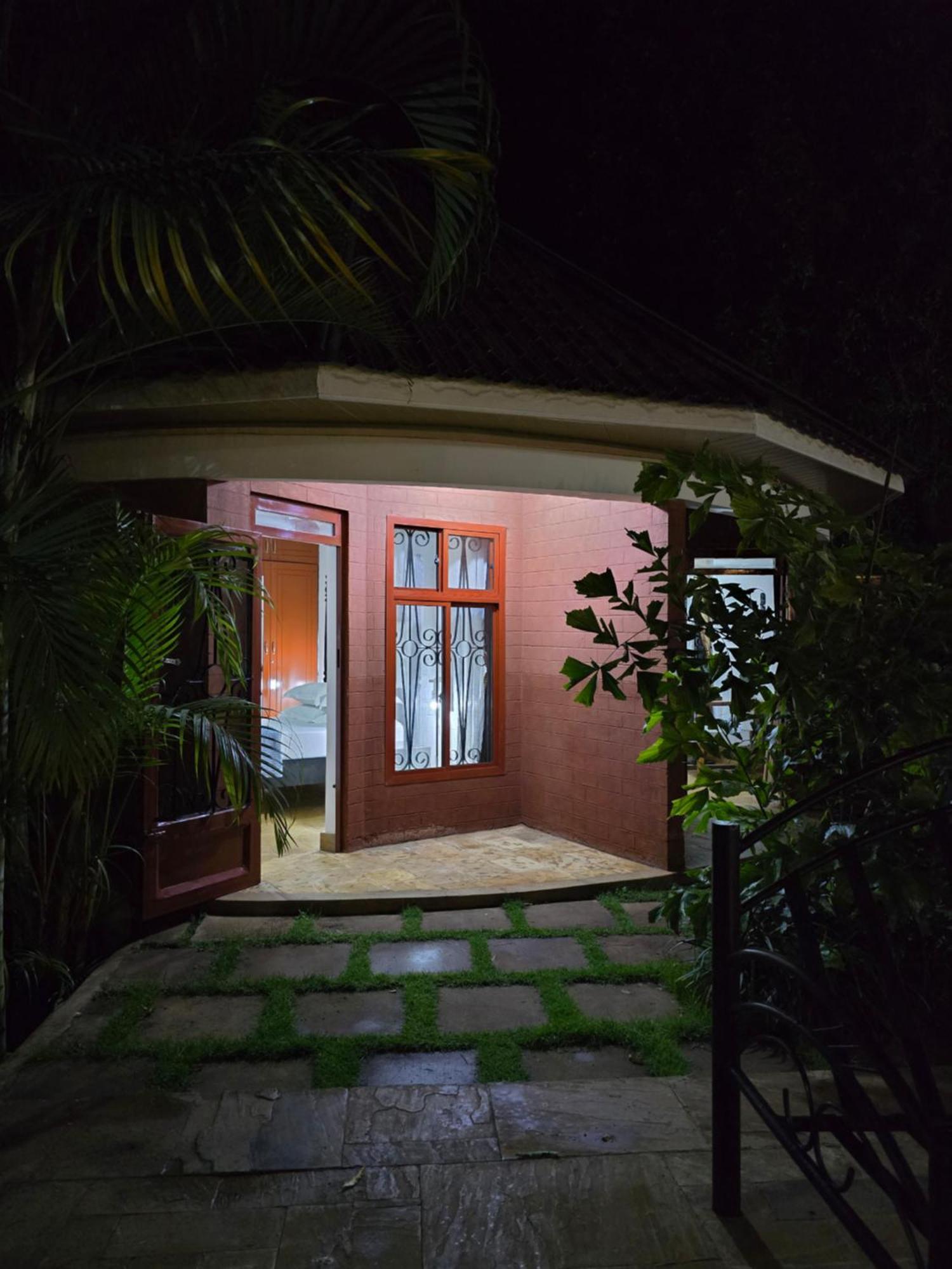 מושי Sprunger Avenue - Tulia Homes חדר תמונה